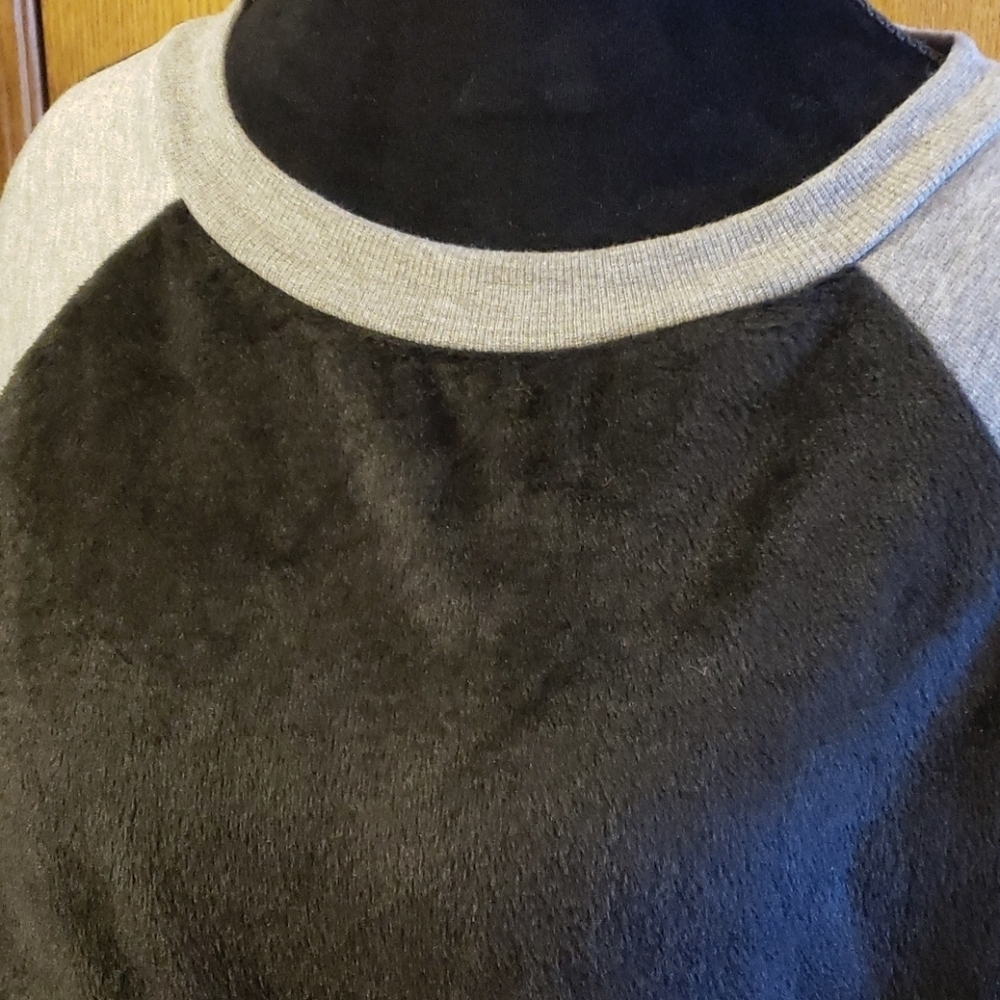 Isaac mizrahi new york lounge pullover faux fur ♥